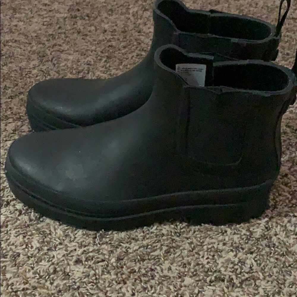 Women’s rain boots